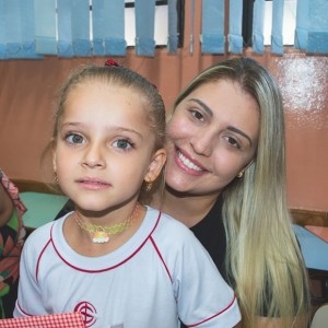 EDUCAÇÃO INFANTIL: SINGELOS GESTOS E SORRISOS, ORAÇÕES E BENÇÃOS - DIA DAS MÃES 2024