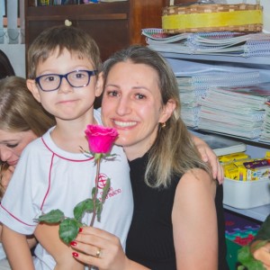 EDUCAÇÃO INFANTIL: SINGELOS GESTOS E SORRISOS, ORAÇÕES E BENÇÃOS - DIA DAS MÃES 2024