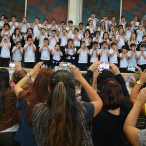 APRESENTAÇÕES EM HOMENAGEM AO DIA DAS MÃES