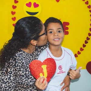 EDUCAÇÃO INFANTIL: SINGELOS GESTOS E SORRISOS, ORAÇÕES E BENÇÃOS - DIA DAS MÃES 2024