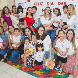 EDUCAÇÃO INFANTIL: SINGELOS GESTOS E SORRISOS, ORAÇÕES E BENÇÃOS - DIA DAS MÃES 2024