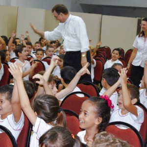 ARCEBISPO DOM ANUAR EM VISITA AO COLÉGIO SANTO INÁCIO