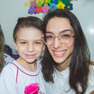 EDUCAÇÃO INFANTIL: SINGELOS GESTOS E SORRISOS, ORAÇÕES E BENÇÃOS - DIA DAS MÃES 2024