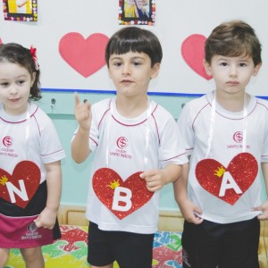 EDUCAÇÃO INFANTIL: SINGELOS GESTOS E SORRISOS, ORAÇÕES E BENÇÃOS - DIA DAS MÃES 2024