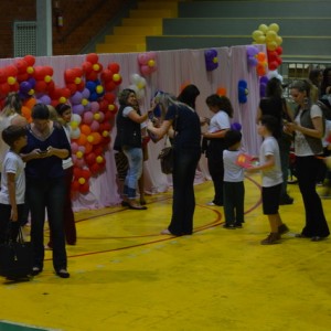 APRESENTAÇÕES EM HOMENAGEM AO DIA DAS MÃES