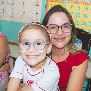 EDUCAÇÃO INFANTIL: SINGELOS GESTOS E SORRISOS, ORAÇÕES E BENÇÃOS - DIA DAS MÃES 2024