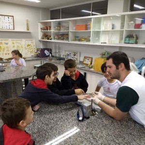 VISITA AO LABORATÓRIO DE CIÊNCIAS