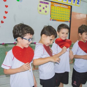 EDUCAÇÃO INFANTIL: SINGELOS GESTOS E SORRISOS, ORAÇÕES E BENÇÃOS - DIA DAS MÃES 2024