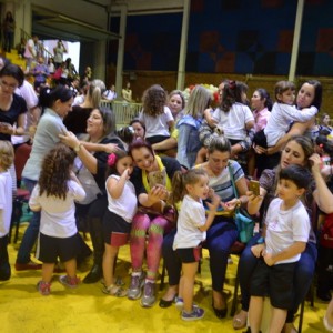 APRESENTAÇÕES EM HOMENAGEM AO DIA DAS MÃES