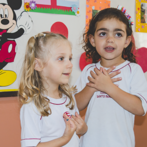 EDUCAÇÃO INFANTIL: SINGELOS GESTOS E SORRISOS, ORAÇÕES E BENÇÃOS - DIA DAS MÃES 2024