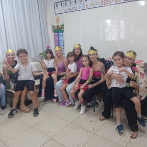 EDUCAÇÃO INFANTIL: SINGELOS GESTOS E SORRISOS, ORAÇÕES E BENÇÃOS - DIA DAS MÃES 2024