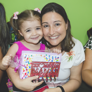 EDUCAÇÃO INFANTIL: SINGELOS GESTOS E SORRISOS, ORAÇÕES E BENÇÃOS - DIA DAS MÃES 2024