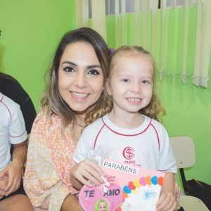 EDUCAÇÃO INFANTIL: SINGELOS GESTOS E SORRISOS, ORAÇÕES E BENÇÃOS - DIA DAS MÃES 2024