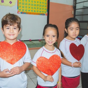 EDUCAÇÃO INFANTIL: SINGELOS GESTOS E SORRISOS, ORAÇÕES E BENÇÃOS - DIA DAS MÃES 2024