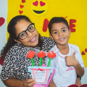 EDUCAÇÃO INFANTIL: SINGELOS GESTOS E SORRISOS, ORAÇÕES E BENÇÃOS - DIA DAS MÃES 2024