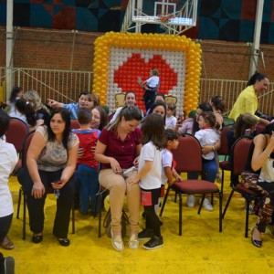 APRESENTAÇÕES EM HOMENAGEM AO DIA DAS MÃES