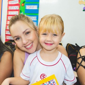 EDUCAÇÃO INFANTIL: SINGELOS GESTOS E SORRISOS, ORAÇÕES E BENÇÃOS - DIA DAS MÃES 2024