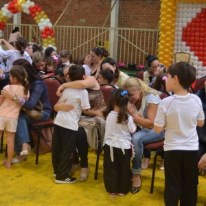 APRESENTAÇÕES EM HOMENAGEM AO DIA DAS MÃES