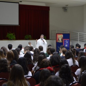 MISSA DE PÁSCOA PARA OS ALUNOS