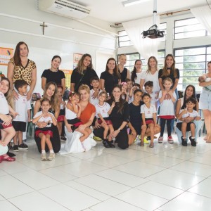 EDUCAÇÃO INFANTIL: SINGELOS GESTOS E SORRISOS, ORAÇÕES E BENÇÃOS - DIA DAS MÃES 2024