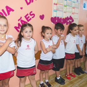 EDUCAÇÃO INFANTIL: SINGELOS GESTOS E SORRISOS, ORAÇÕES E BENÇÃOS - DIA DAS MÃES 2024