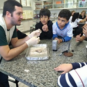 VISITA AO LABORATÓRIO DE CIÊNCIAS