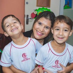 EDUCAÇÃO INFANTIL: SINGELOS GESTOS E SORRISOS, ORAÇÕES E BENÇÃOS - DIA DAS MÃES 2024