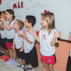 EDUCAÇÃO INFANTIL: SINGELOS GESTOS E SORRISOS, ORAÇÕES E BENÇÃOS - DIA DAS MÃES 2024