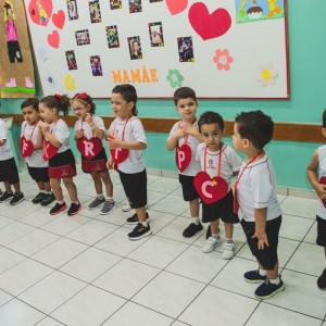 EDUCAÇÃO INFANTIL: SINGELOS GESTOS E SORRISOS, ORAÇÕES E BENÇÃOS - DIA DAS MÃES 2024