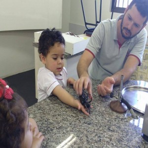 VISITA AO LABORATÓRIO: EXPLORANDO BICHINHOS DE JARDIM