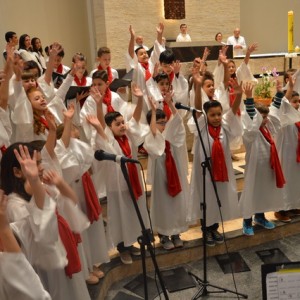 MISSA EM HOMENAGEM AO DIA DAS MÃES