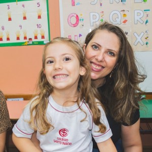 EDUCAÇÃO INFANTIL: SINGELOS GESTOS E SORRISOS, ORAÇÕES E BENÇÃOS - DIA DAS MÃES 2024