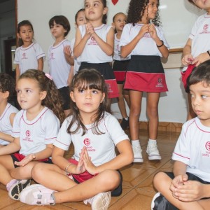 EDUCAÇÃO INFANTIL: SINGELOS GESTOS E SORRISOS, ORAÇÕES E BENÇÃOS - DIA DAS MÃES 2024