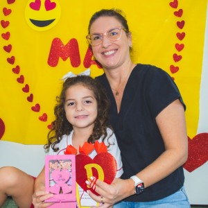 EDUCAÇÃO INFANTIL: SINGELOS GESTOS E SORRISOS, ORAÇÕES E BENÇÃOS - DIA DAS MÃES 2024