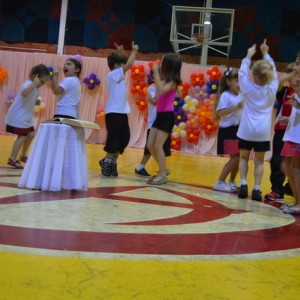 APRESENTAÇÕES EM HOMENAGEM AO DIA DAS MÃES