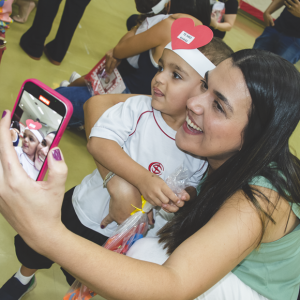 EDUCAÇÃO INFANTIL: SINGELOS GESTOS E SORRISOS, ORAÇÕES E BENÇÃOS - DIA DAS MÃES 2024