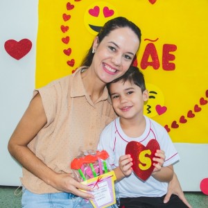 EDUCAÇÃO INFANTIL: SINGELOS GESTOS E SORRISOS, ORAÇÕES E BENÇÃOS - DIA DAS MÃES 2024