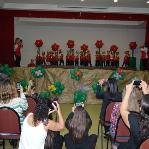 HOMENAGEM DA EDUCAÇÃO INFANTIL ÀS MÃES