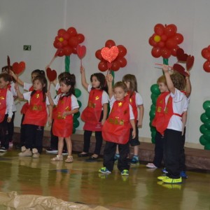 HOMENAGEM DA EDUCAÇÃO INFANTIL ÀS MÃES