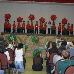 HOMENAGEM DA EDUCAÇÃO INFANTIL ÀS MÃES