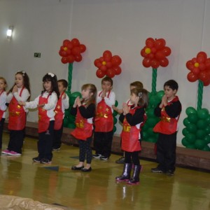 HOMENAGEM DA EDUCAÇÃO INFANTIL ÀS MÃES