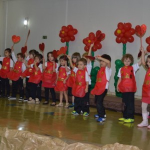 HOMENAGEM DA EDUCAÇÃO INFANTIL ÀS MÃES