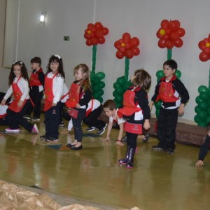 HOMENAGEM DA EDUCAÇÃO INFANTIL ÀS MÃES