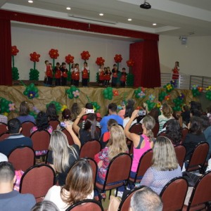 HOMENAGEM DA EDUCAÇÃO INFANTIL ÀS MÃES