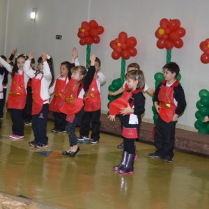 HOMENAGEM DA EDUCAÇÃO INFANTIL ÀS MÃES