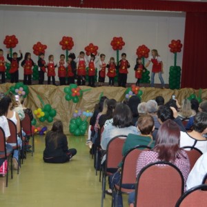 HOMENAGEM DA EDUCAÇÃO INFANTIL ÀS MÃES