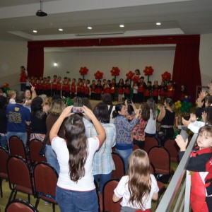 HOMENAGEM DA EDUCAÇÃO INFANTIL ÀS MÃES