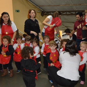 HOMENAGEM DA EDUCAÇÃO INFANTIL ÀS MÃES