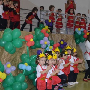 HOMENAGEM DA EDUCAÇÃO INFANTIL ÀS MÃES