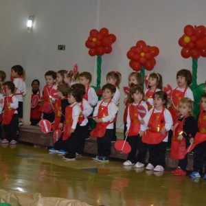 HOMENAGEM DA EDUCAÇÃO INFANTIL ÀS MÃES